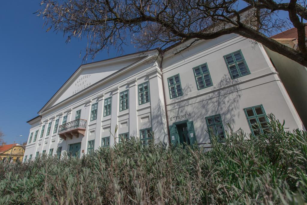 פקס Erzsebet Nagy Szalloda מראה חיצוני תמונה
